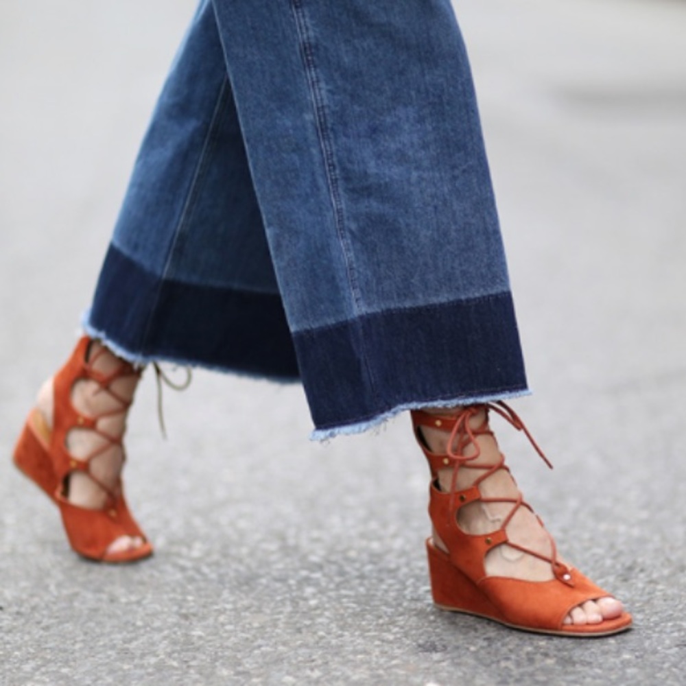 $1295 🌟CHLOE🌟 WEDGE NUDE SUEDE GLADIATOR SANDAL - Picture 3 of 8